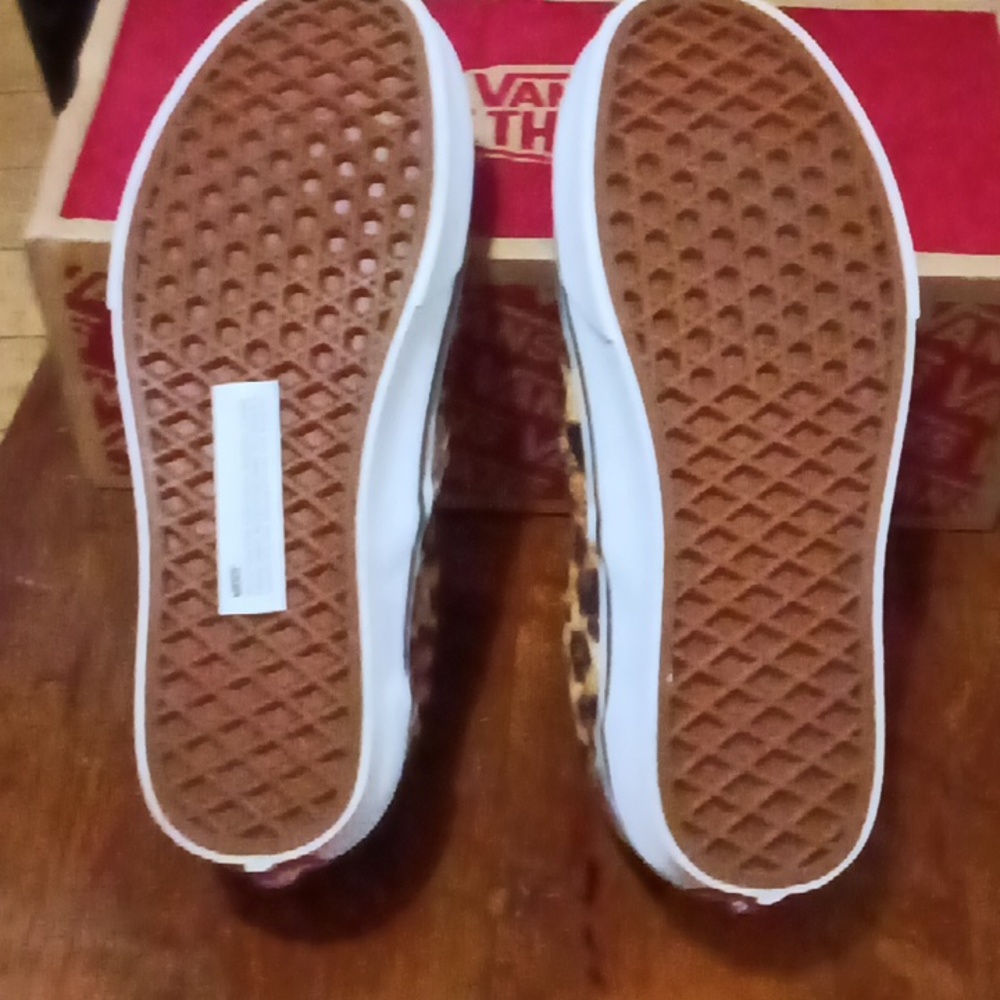 π₯ Dropped price Women's Vans Leopard Classic Slip-onsπ₯πππ FINAL SALE. - Picture 2 of 4